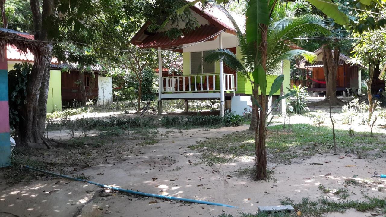 Banana Resort Koh Phayam Exterior photo